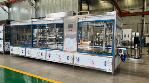 900-1000小桶/小時直線灌裝設備